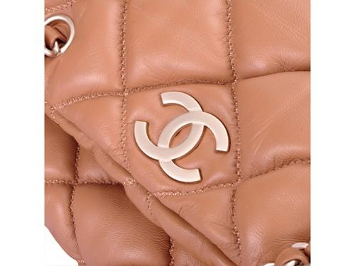 シャネルスーパーコピーCHANEL シャイニーカーフスキンボーリングバッグA39698